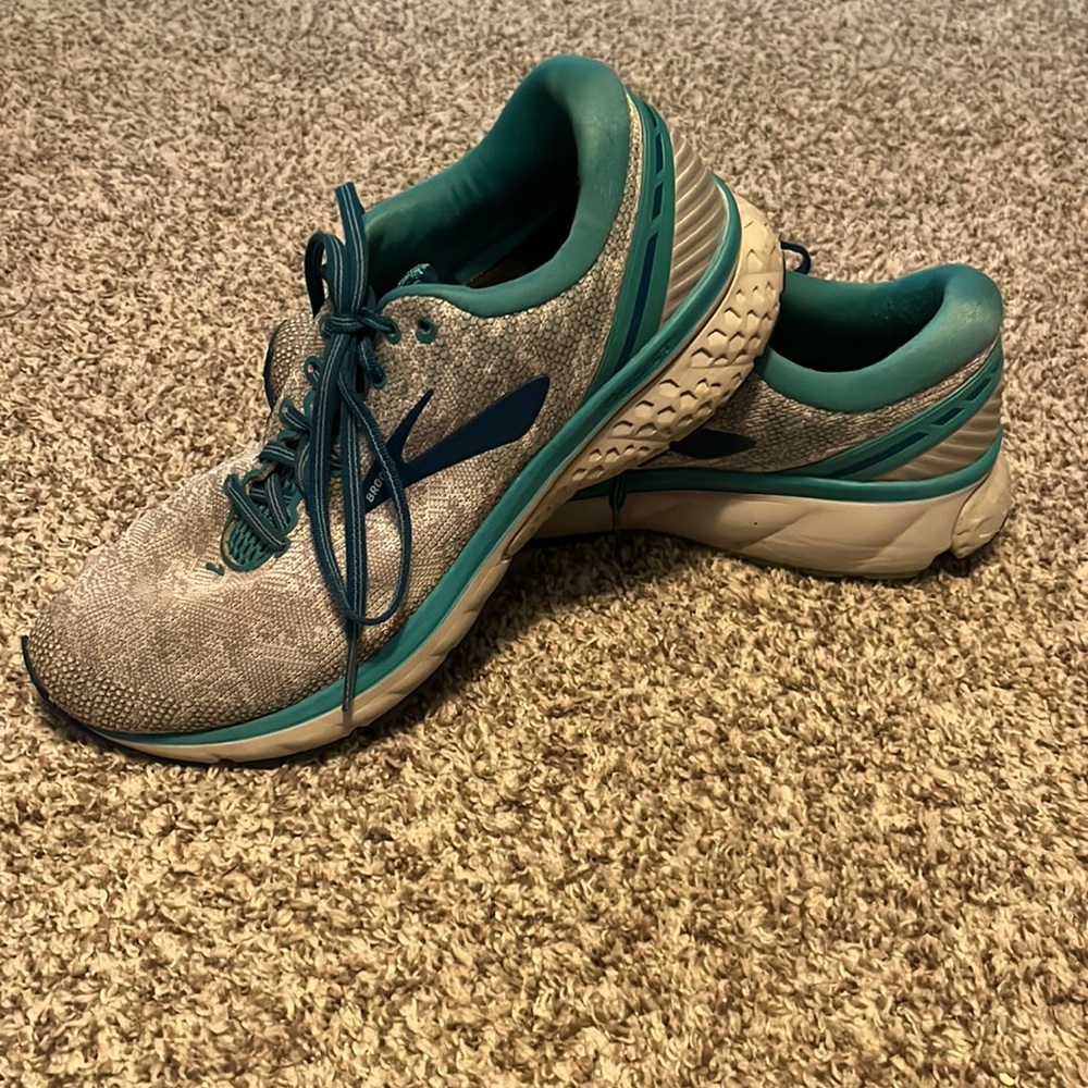 Brooks tennis shoes